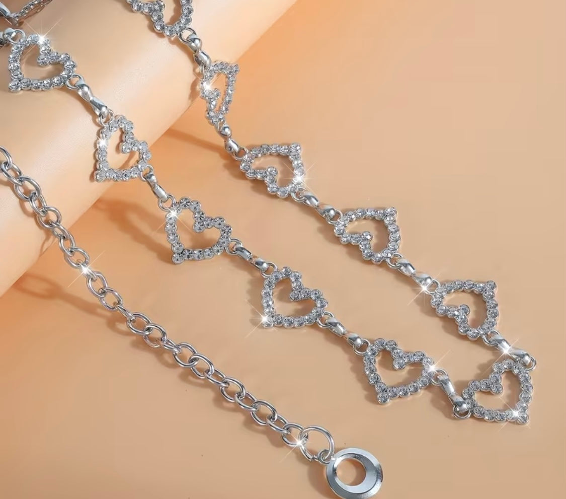 Glitzernder Kettengürtel mit Herzanhängern – Silberfarben