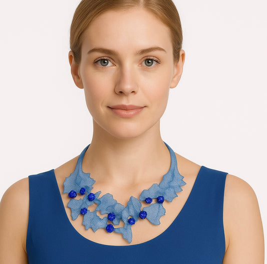 Handgefertigte Statement-Halskette "Blaue Blätter"