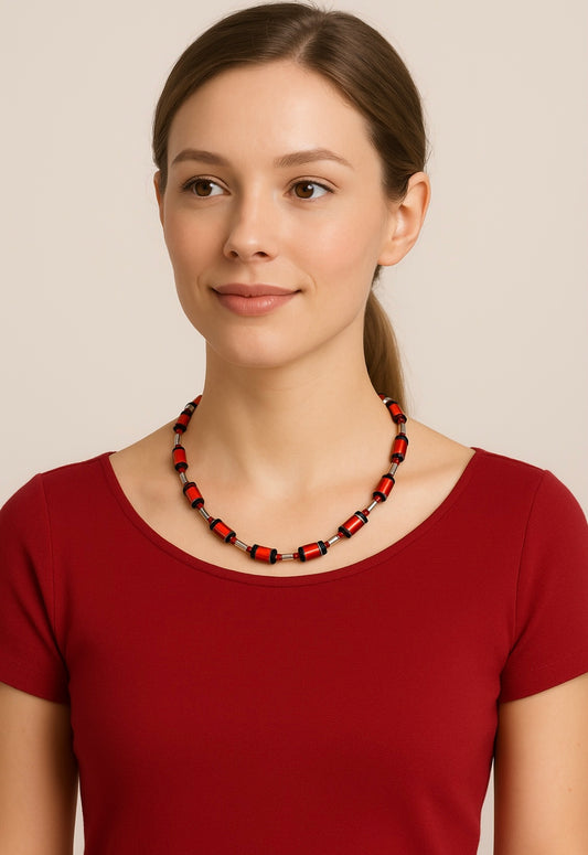 Handgefertigte Halskette "Rote Zylinder"