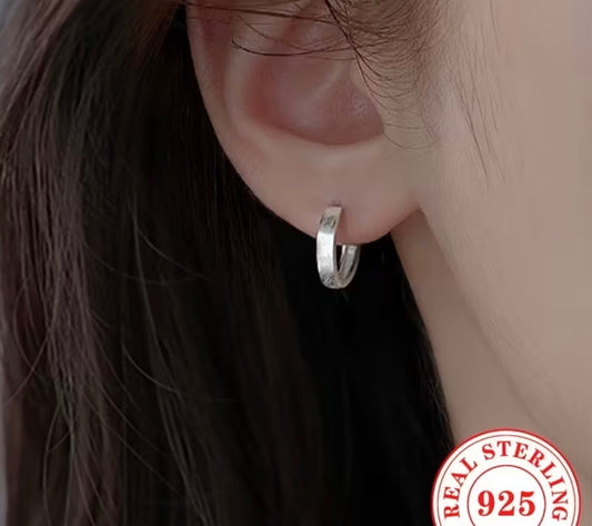 Minimalistische Creolen aus S925 Sterlingsilber – Mattierte Oberfläche