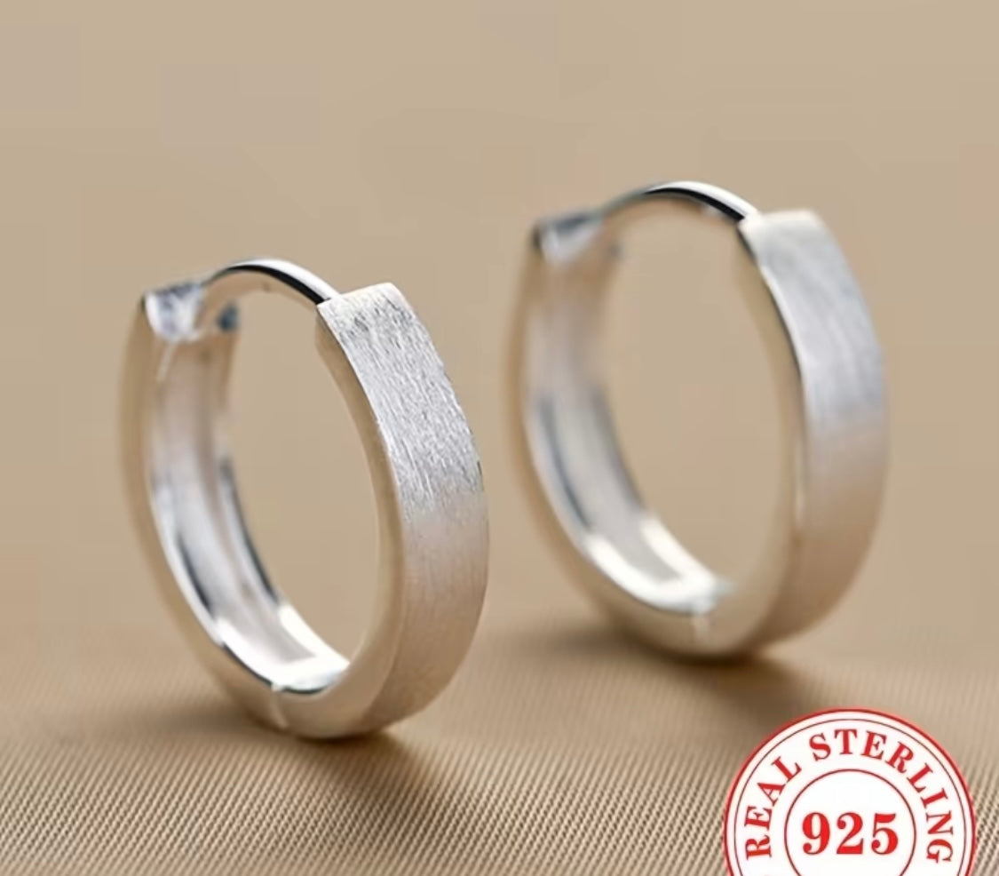 Minimalistische Creolen aus S925 Sterlingsilber – Mattierte Oberfläche