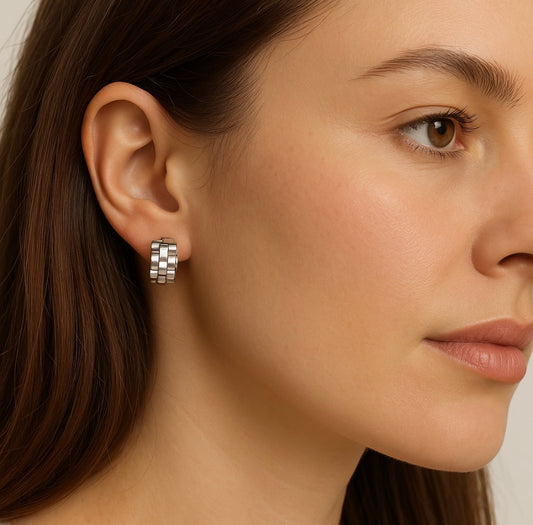 Moderner Edelstahl‑Ohrring – Zeitlos & Alltagstauglich