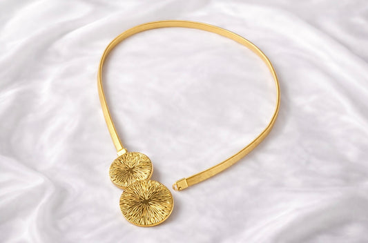 Elastischer Taillengürtel in Gold mit runder Zierschnalle – Minimalistischer Chic
