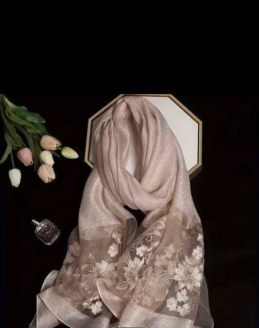Eleganter Seidenschal mit floraler Stickerei – Khaki (Wolle & Maulbeerseide)