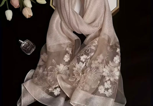 Eleganter Seidenschal mit floraler Stickerei – Khaki (Wolle & Maulbeerseide)