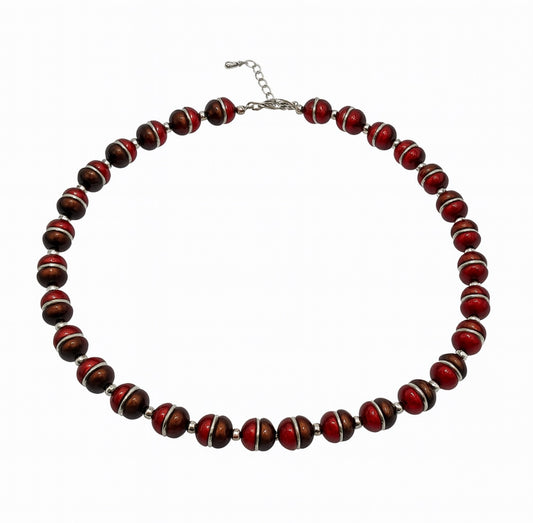 Handgemachte Halskette „Rubin Terra“ – Rote & Braune Perlen, zeitloses Design