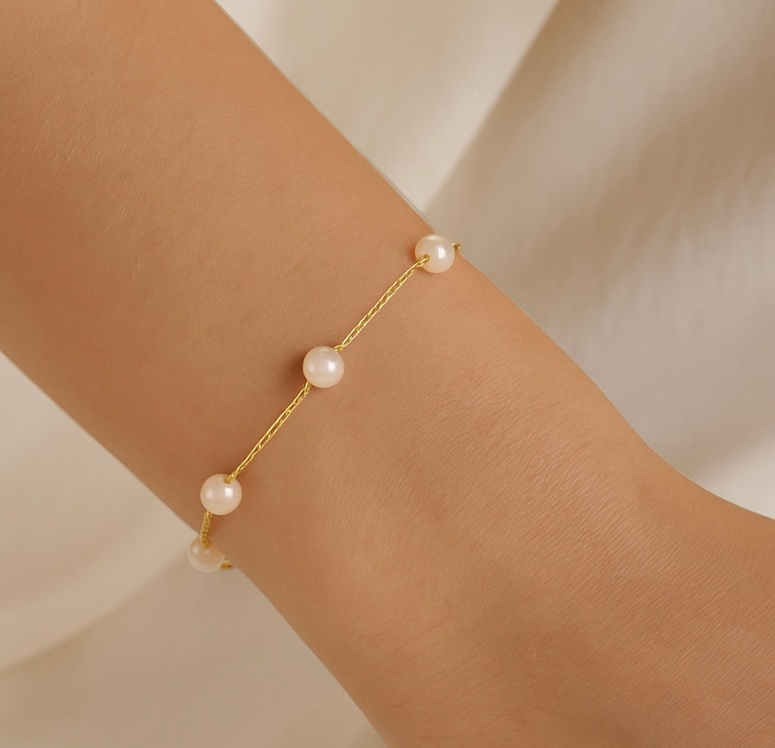 Minimalistisches Damenarmband mit Süßwasserperlen – Vergoldet