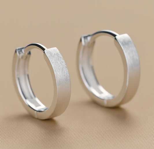 Minimalistische Creolen aus S925 Sterlingsilber – Mattierte Oberfläche