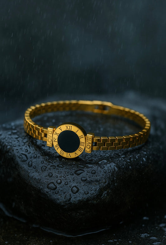 Eleganter Armreif mit schwarzem Zifferblatt – 18 Karat vergoldet, wasserfest & hypoallergen