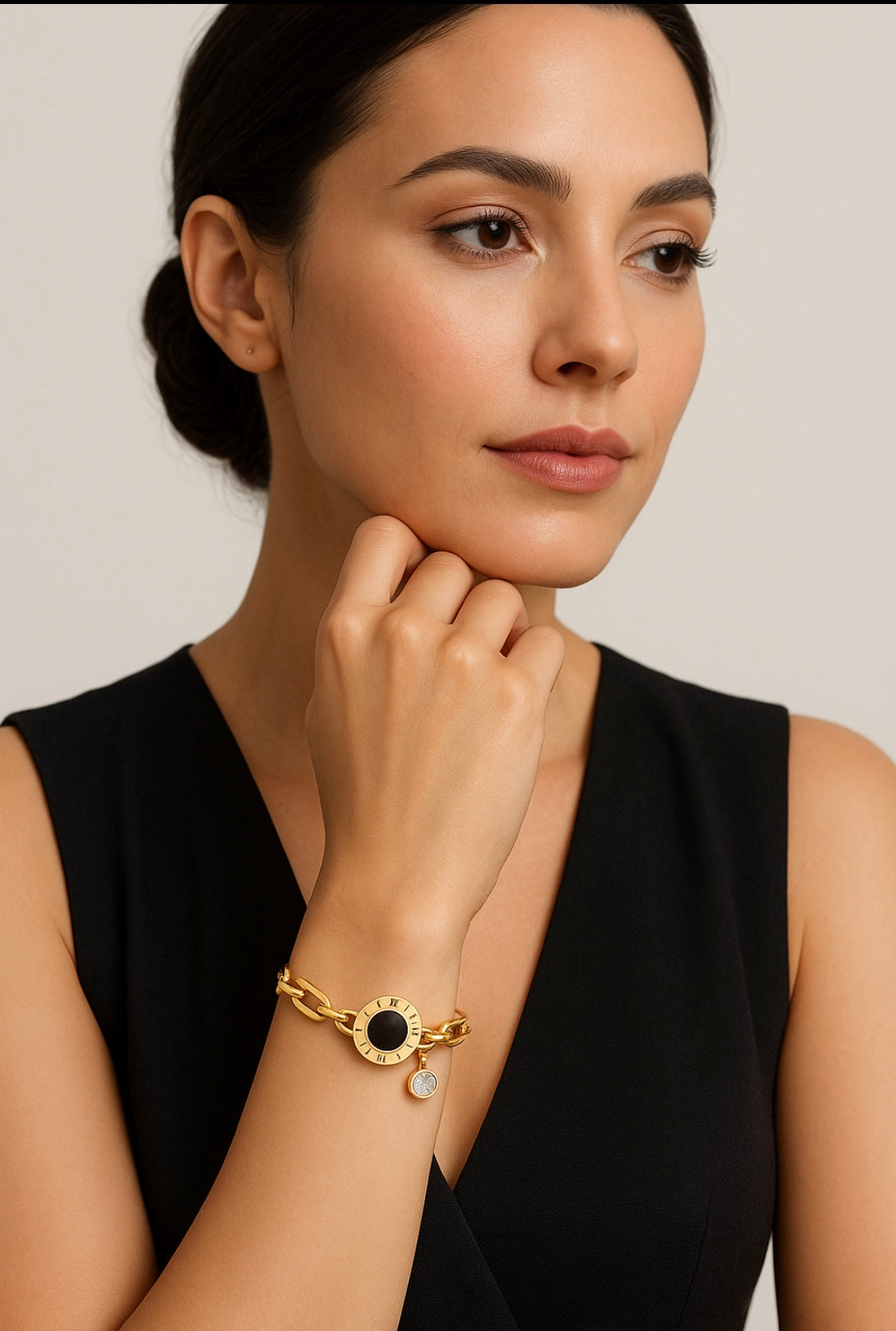 Gliederarmband mit schwarzem Medaillon & Zirkonia-Charm – 18 Karat vergoldet, wasserfest & hypoallergen