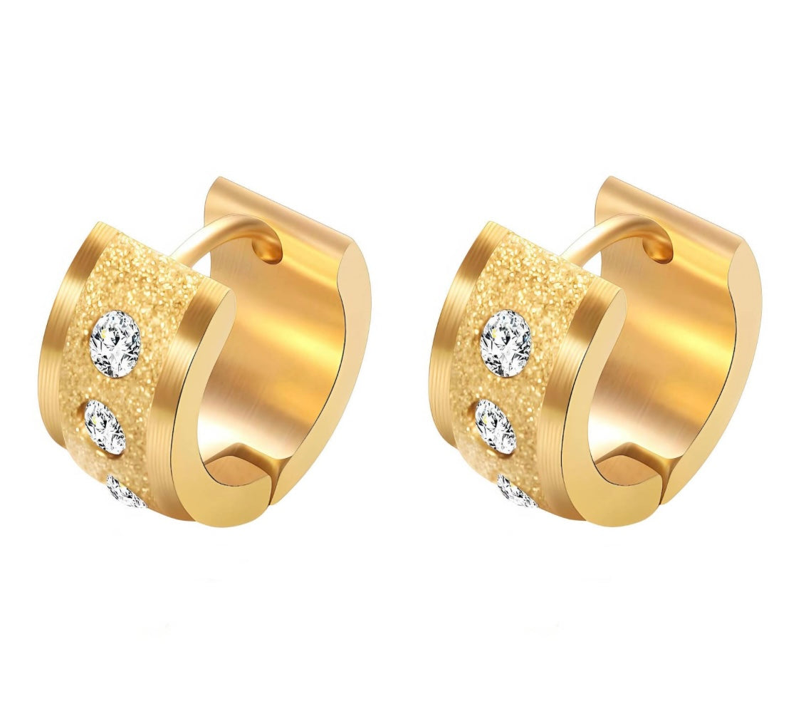 Goldene breite Creolen mit Glitzer-Finish – 18K vergoldet & funkelnd elegant