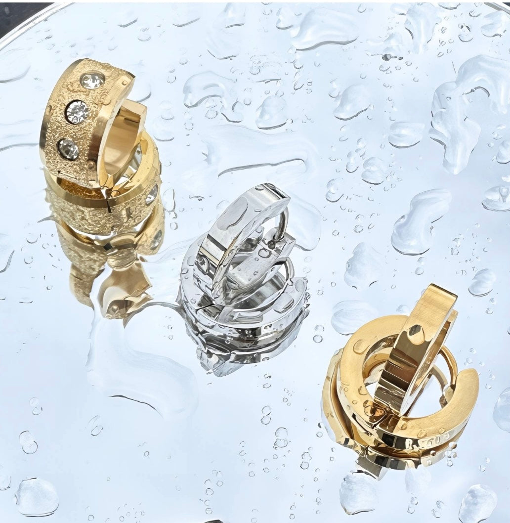 Goldene breite Creolen mit Glitzer-Finish – 18K vergoldet & funkelnd elegant