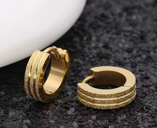 Glanz-Kreolen mit Struktur – Unisex, 18K vergoldet