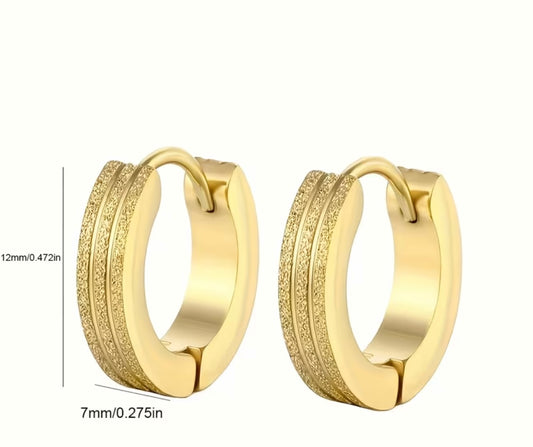 Glanz-Kreolen mit Struktur – Unisex, 18K vergoldet