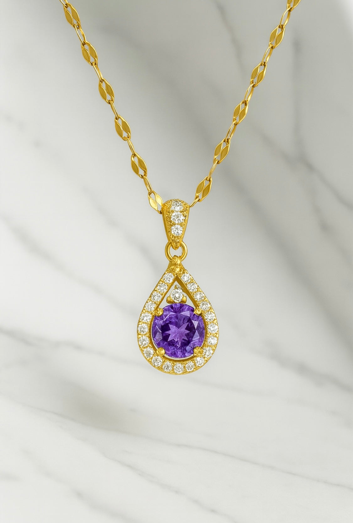 Fleur d’Estime – Tropfen-Halskette mit violettem Kristall