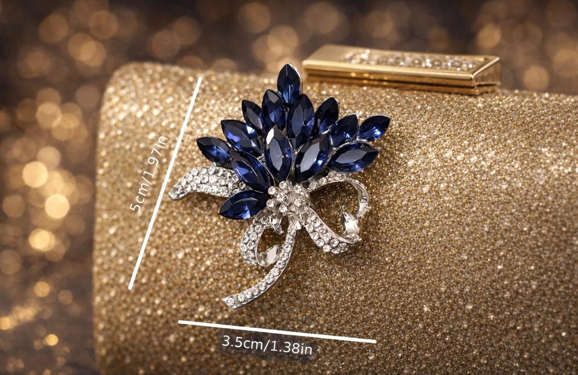 Elegante Blütenbrosche mit blauen Kristallen – Fleur d'Estime
