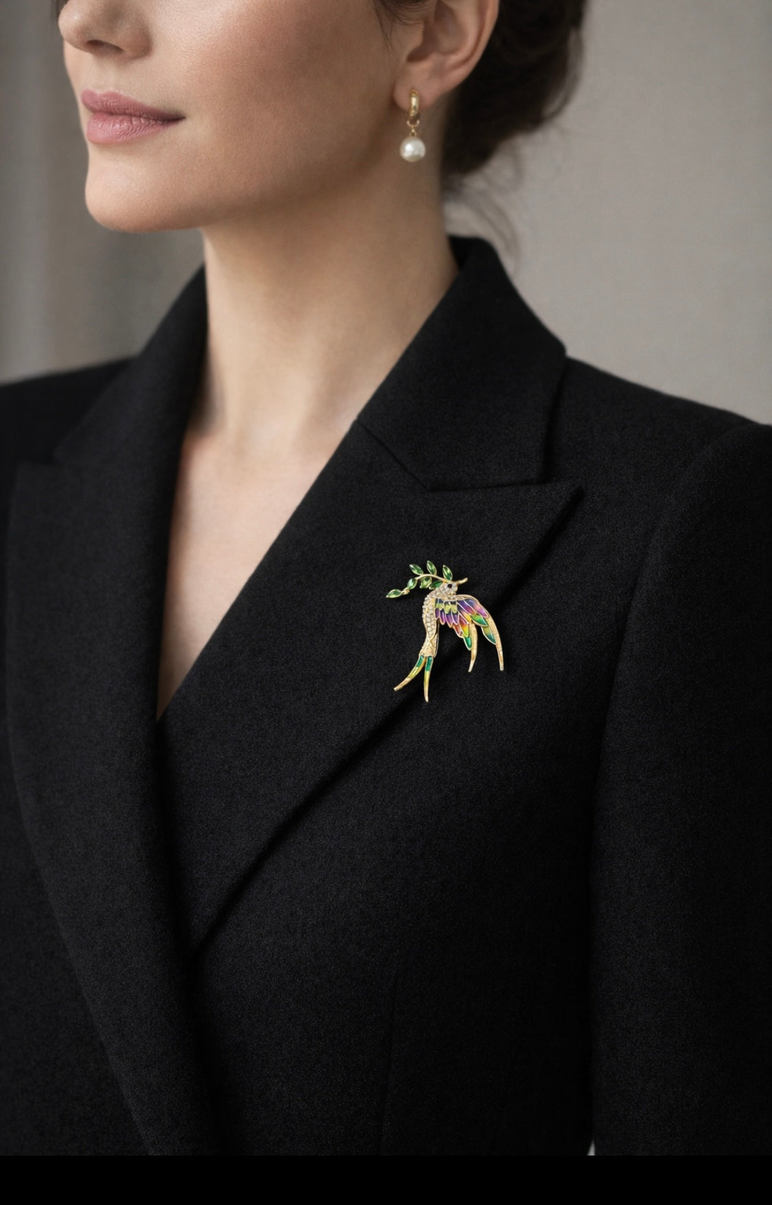 Elegante Vogel-Brosche mit Farbverlauf und Kristallen – "Fleur d’Estime"